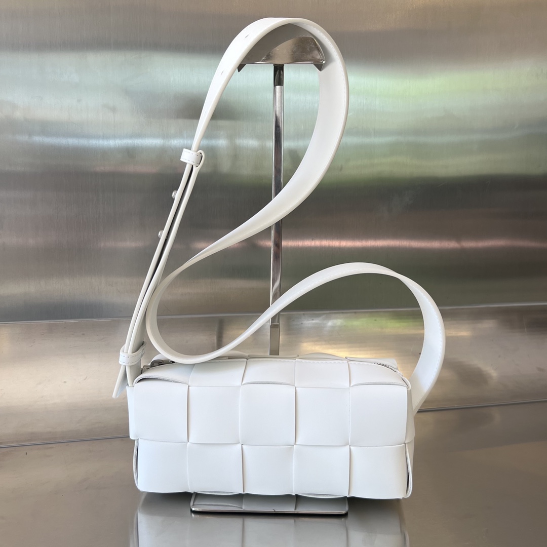 bo*te*ga Ve*ne*ta small brick cassette