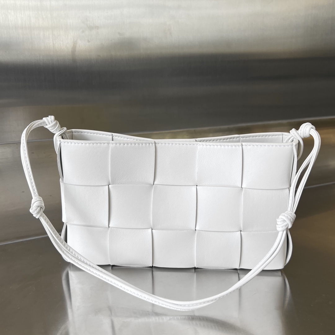 bo*te*ga Ve*ne*ta bv cassette pouch on strap