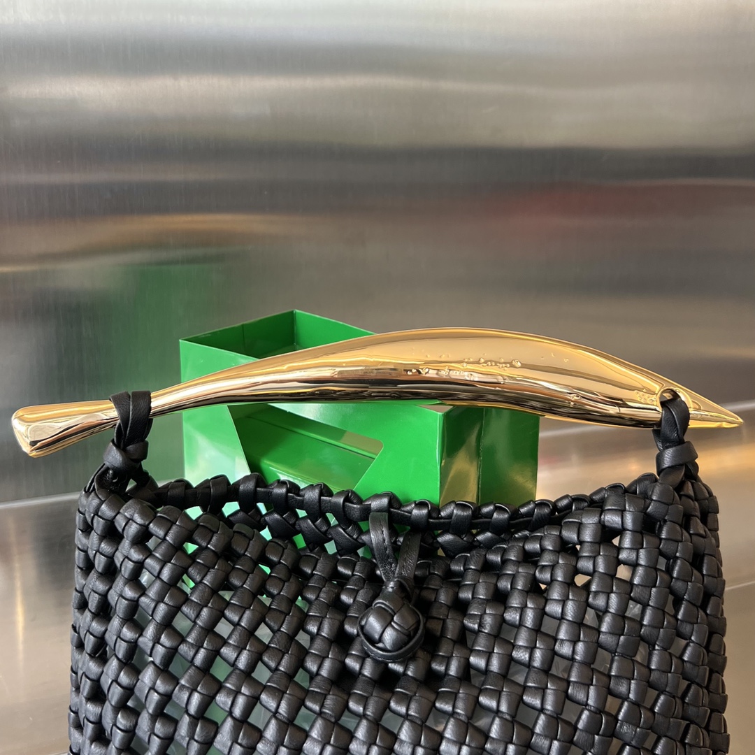 bo*te*ga Ve*ne*ta bv sardine bag