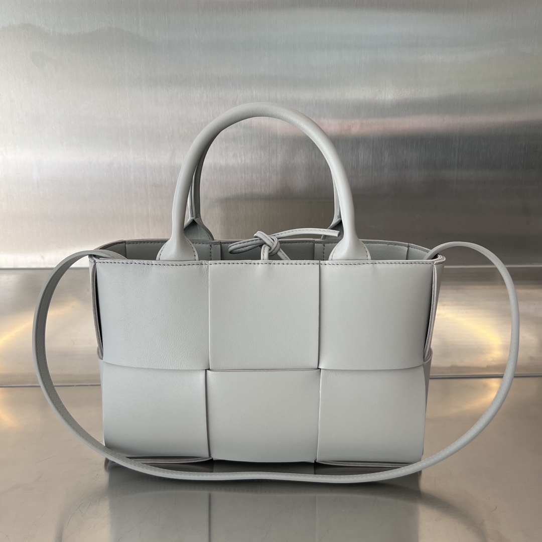 bo*te*ga Ve*ne*ta bv mini arco tote bag