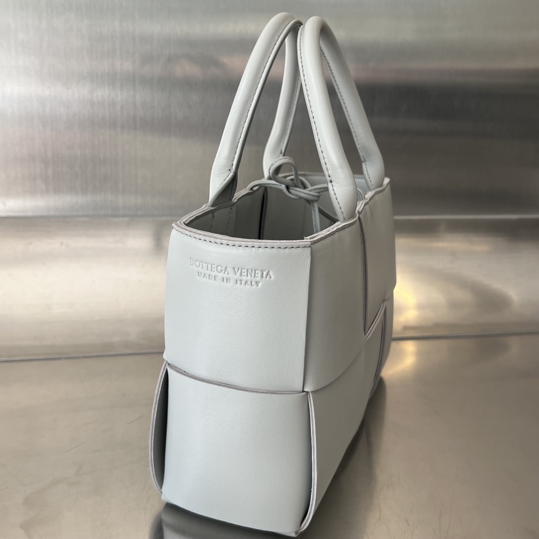 bo*te*ga Ve*ne*ta bv mini arco tote bag