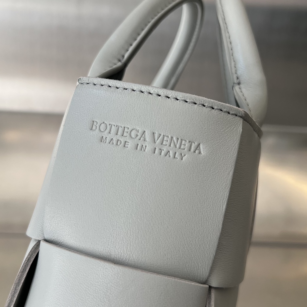 bo*te*ga Ve*ne*ta bv mini arco tote bag
