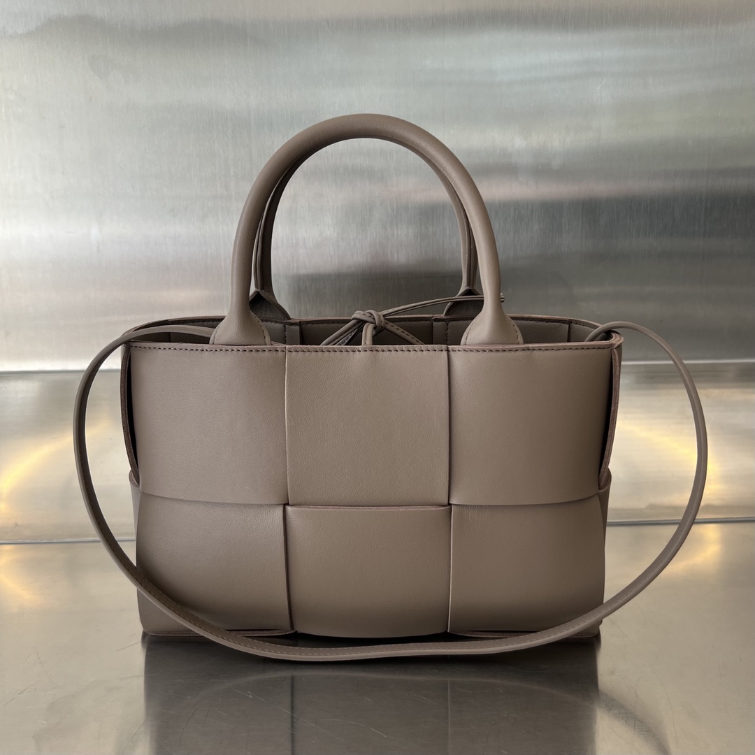 bo*te*ga Ve*ne*ta bv mini arco tote bag