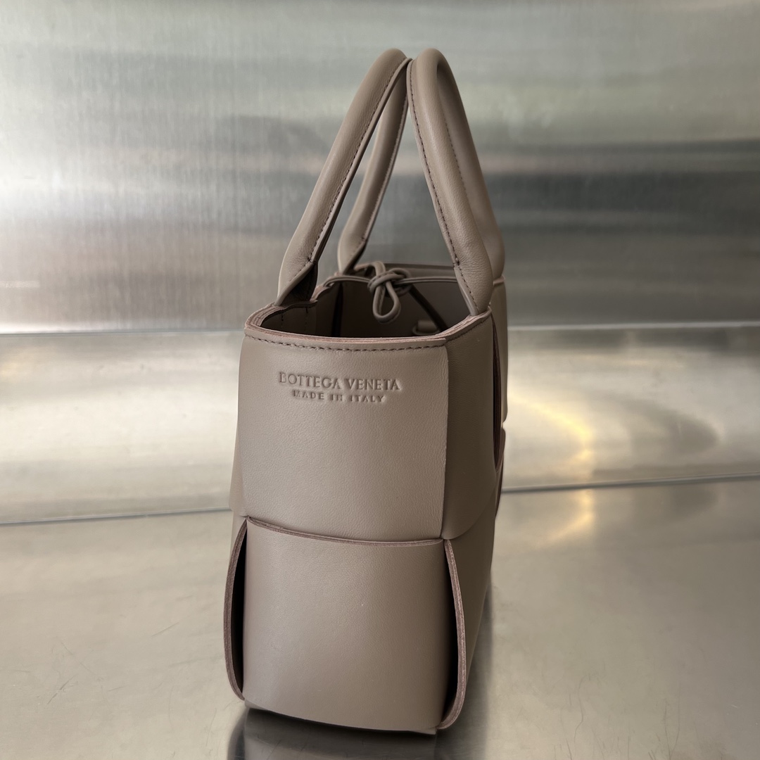 bo*te*ga Ve*ne*ta bv mini arco tote bag
