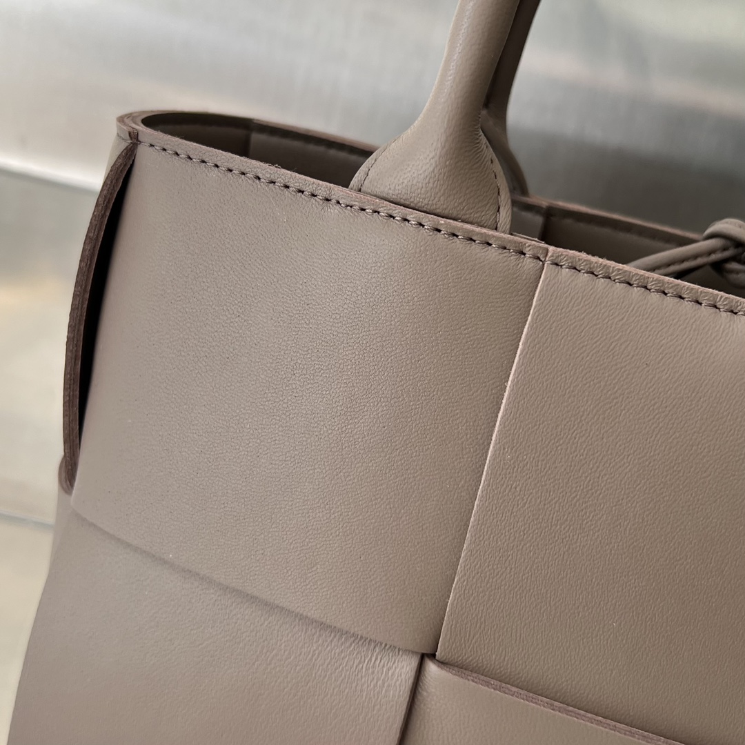 bo*te*ga Ve*ne*ta bv mini arco tote bag
