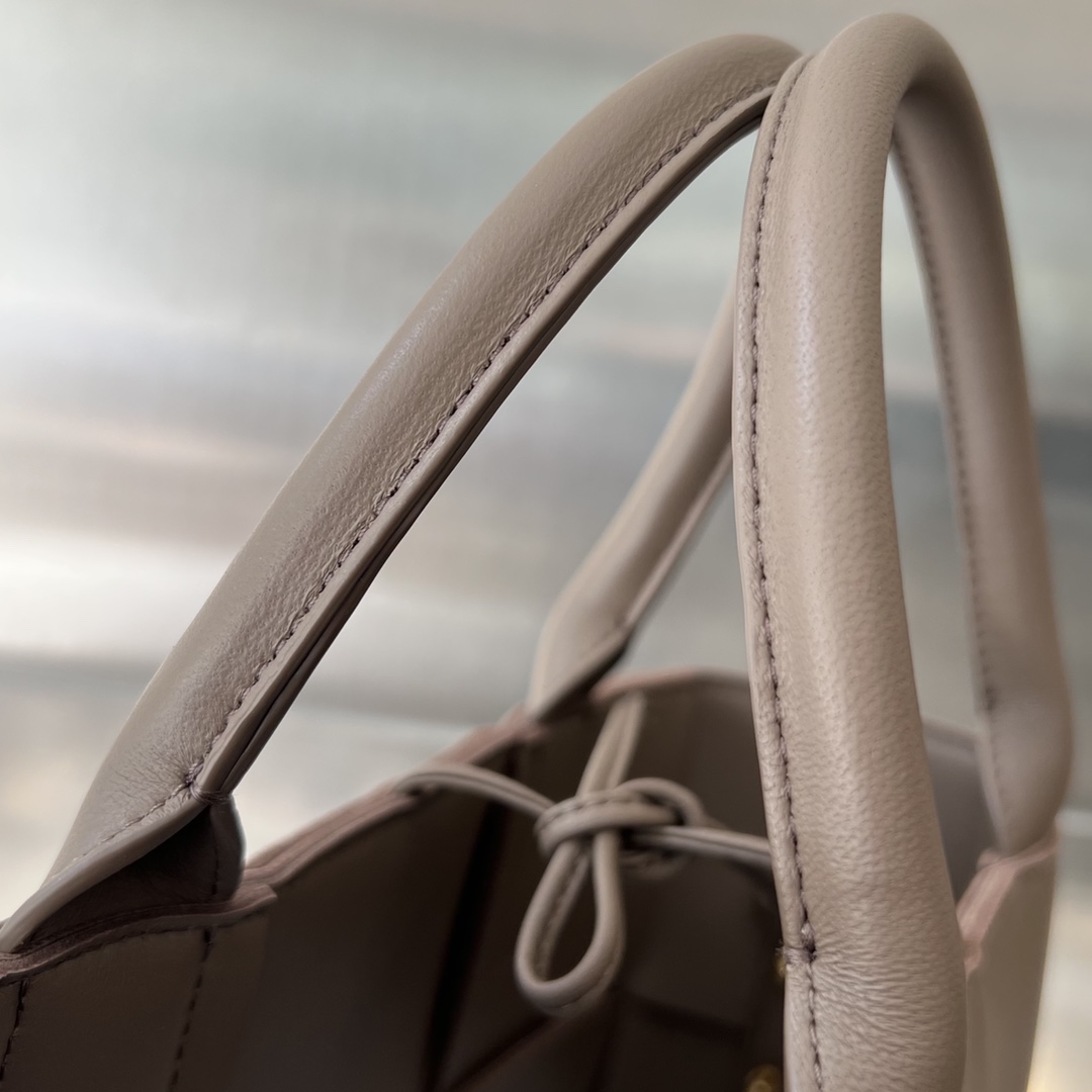 bo*te*ga Ve*ne*ta bv mini arco tote bag