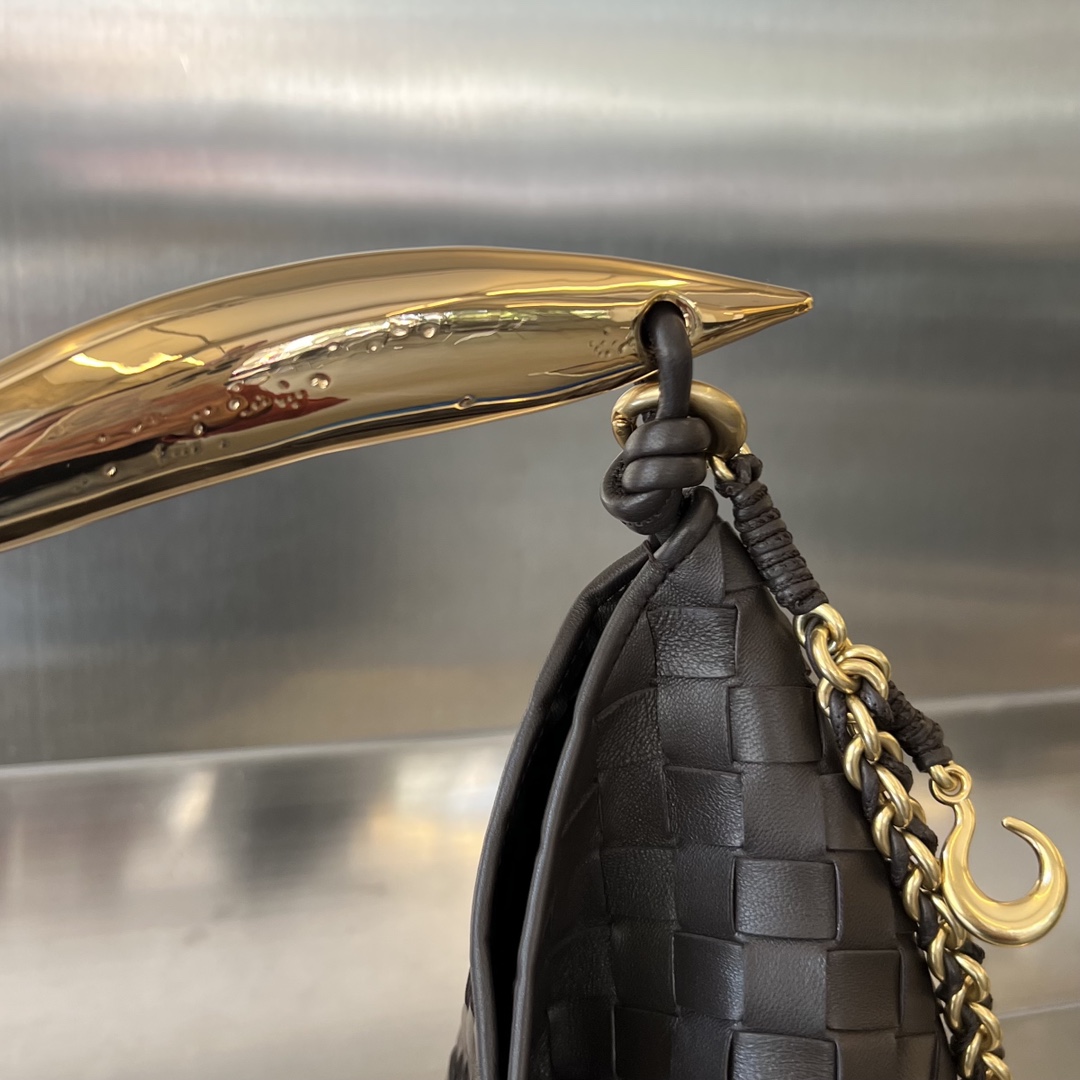 bo*te*ga Ve*ne*ta bv sardine with chain