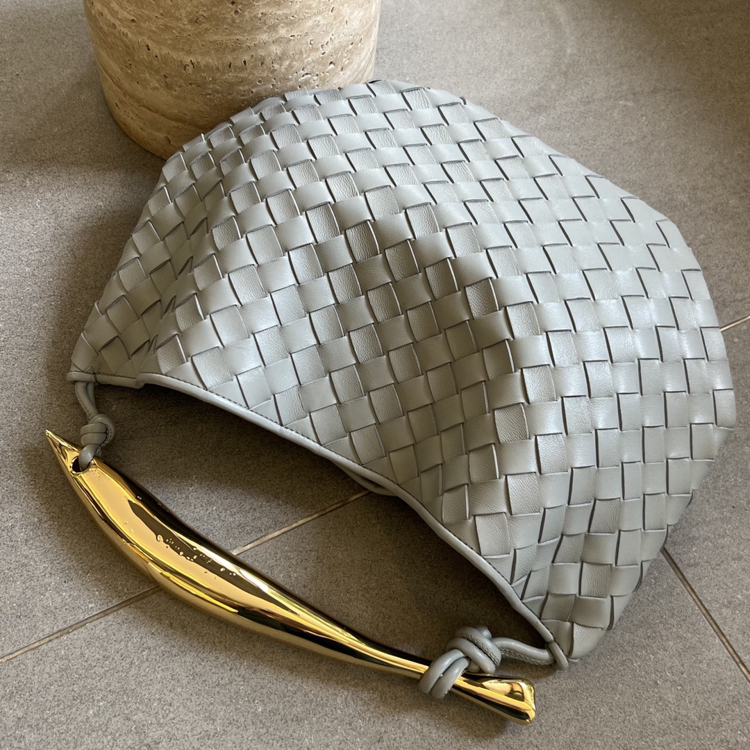 bo*te*ga Ve*ne*ta sardine top handle bag