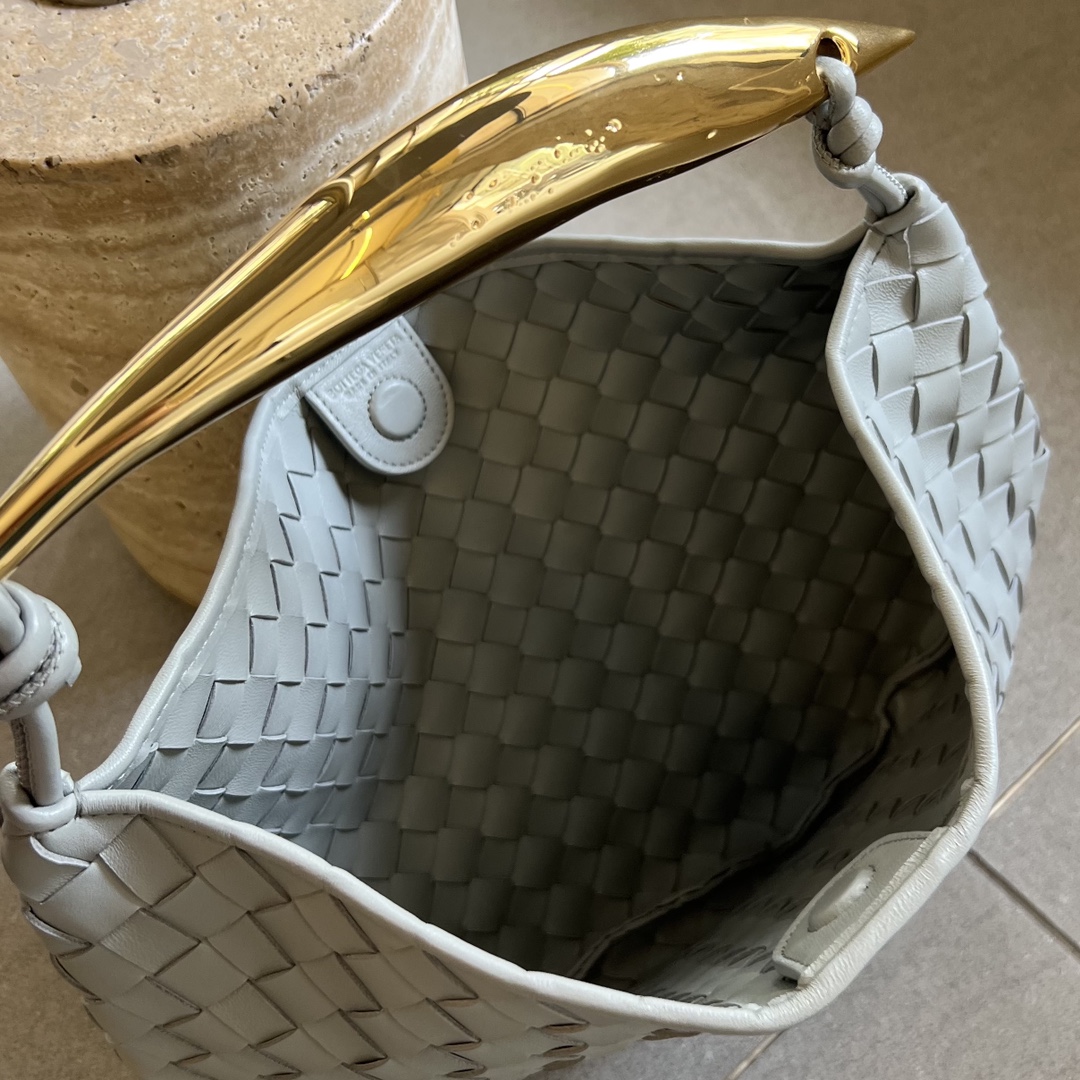 bo*te*ga Ve*ne*ta sardine top handle bag