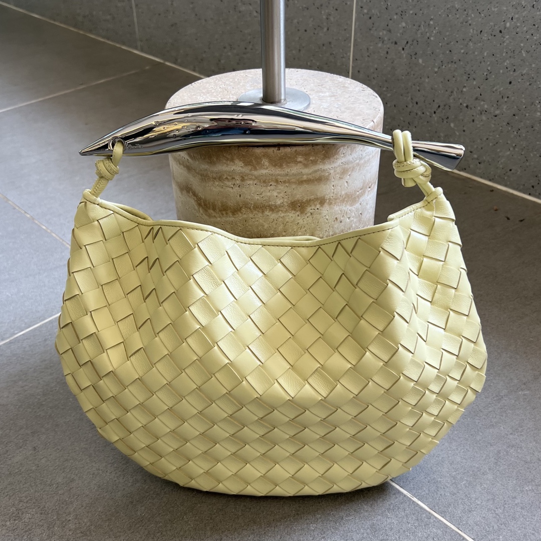 bo*te*ga Ve*ne*ta sardine top handle bag