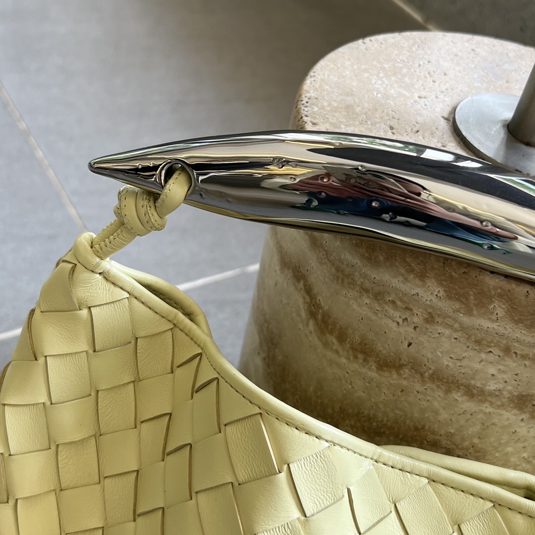 bo*te*ga Ve*ne*ta sardine top handle bag