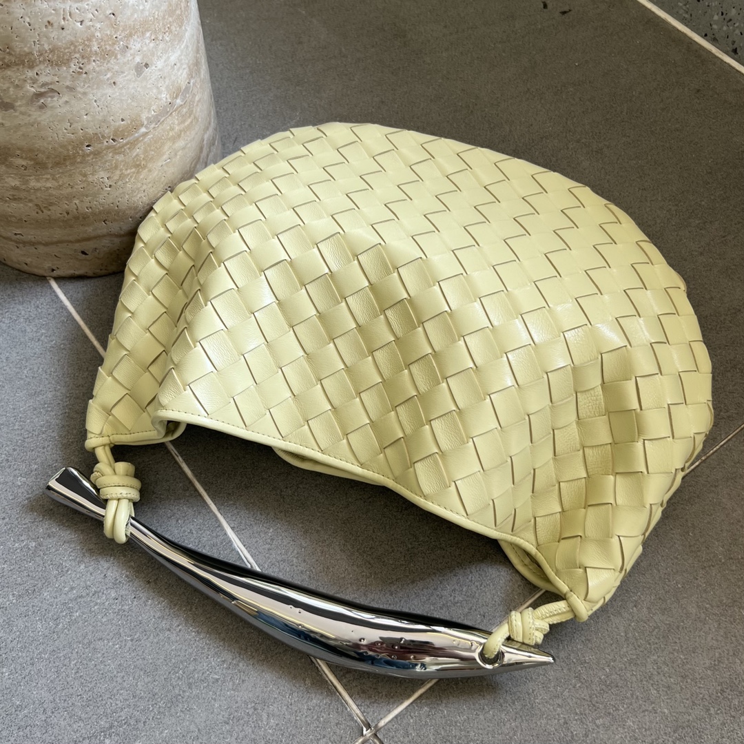 bo*te*ga Ve*ne*ta sardine top handle bag