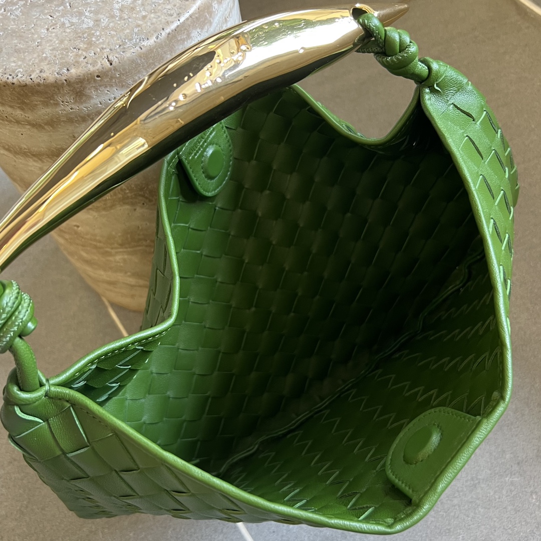 bo*te*ga Ve*ne*ta sardine top handle bag