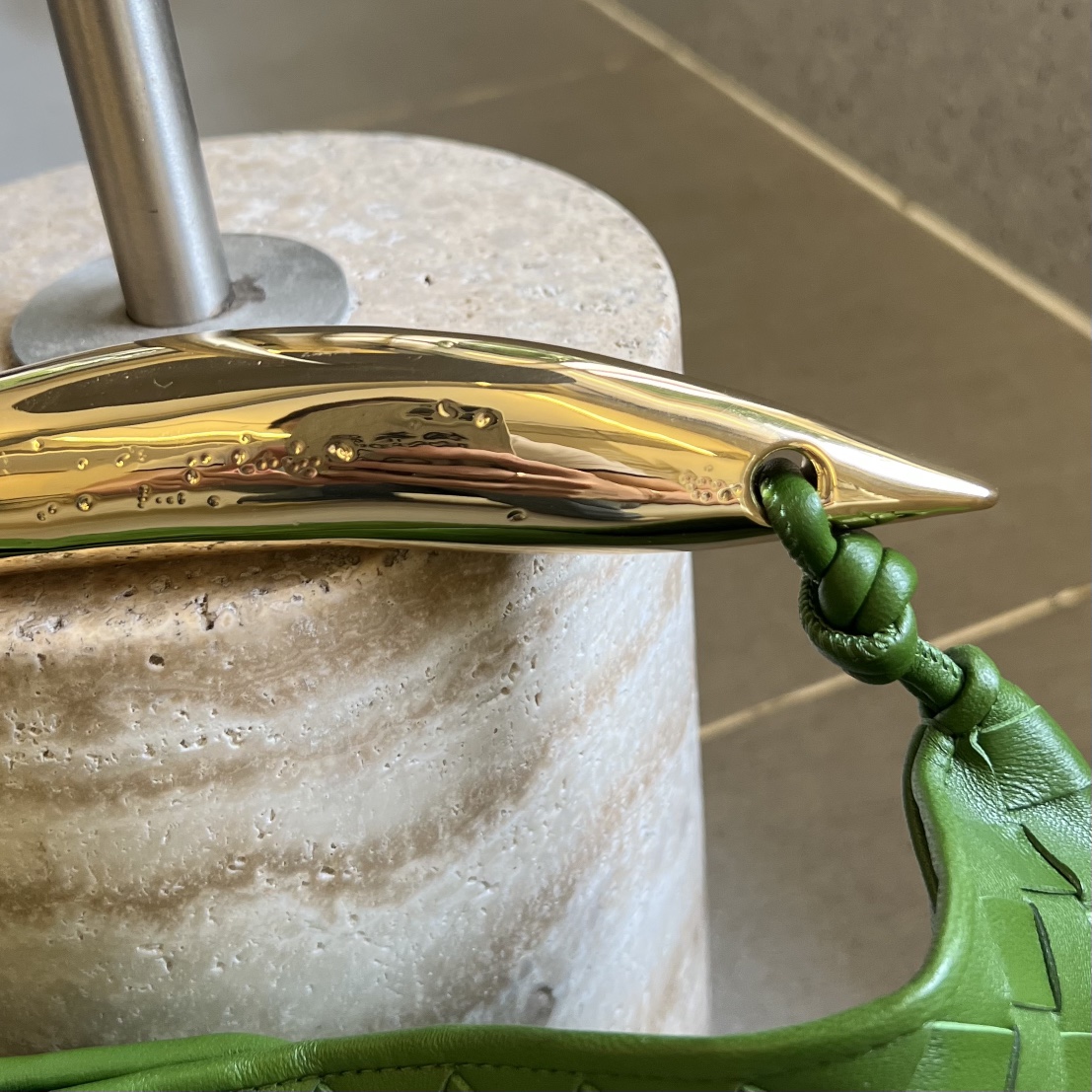 bo*te*ga Ve*ne*ta sardine top handle bag