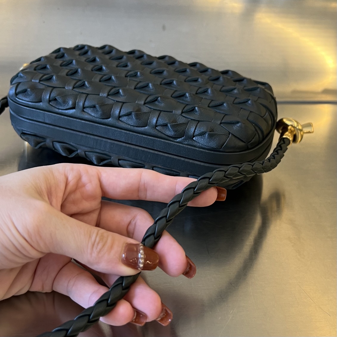 bo*te*ga Ve*ne*ta knot on strap
