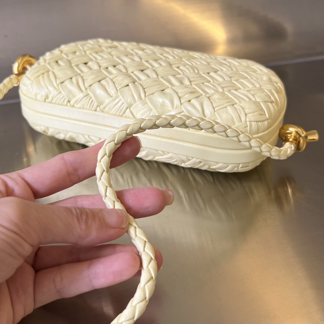 bo*te*ga Ve*ne*ta knot on strap