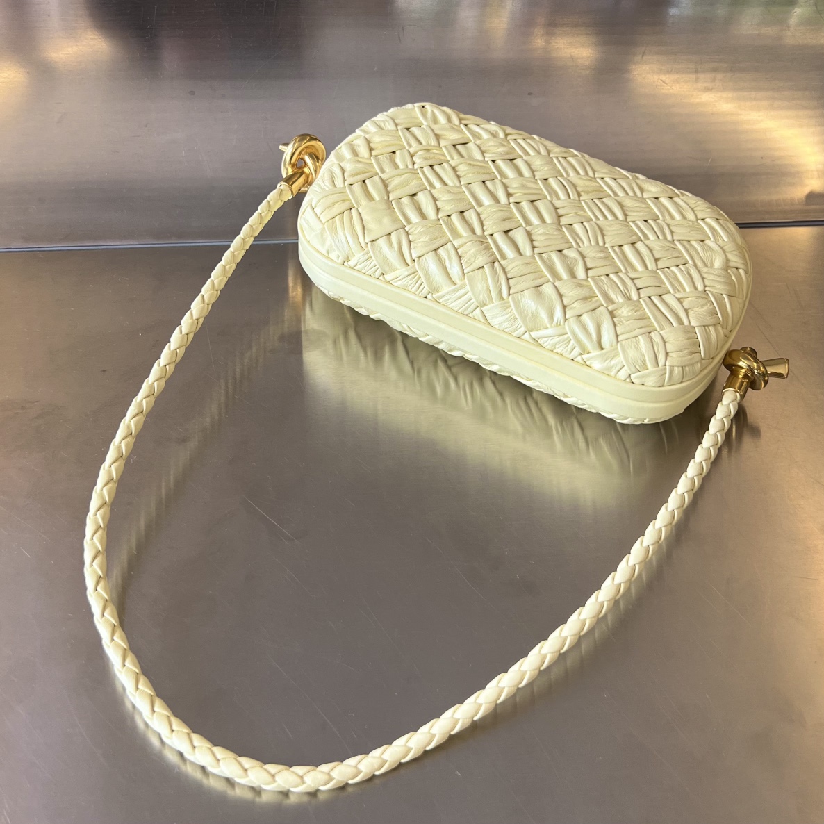 bo*te*ga Ve*ne*ta knot on strap