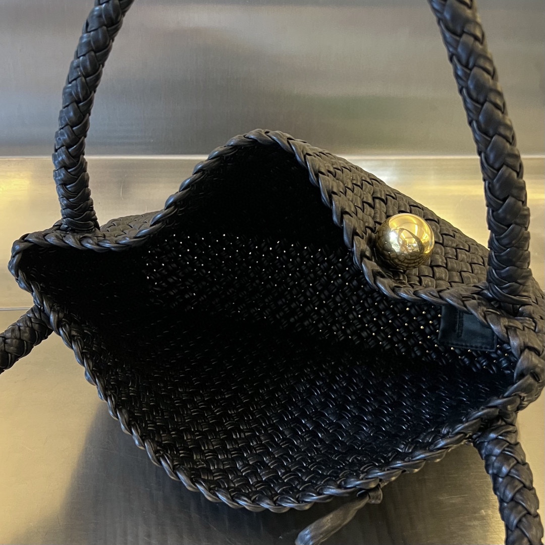bo*te*ga Ve*ne*ta bv tosca shoulder bag