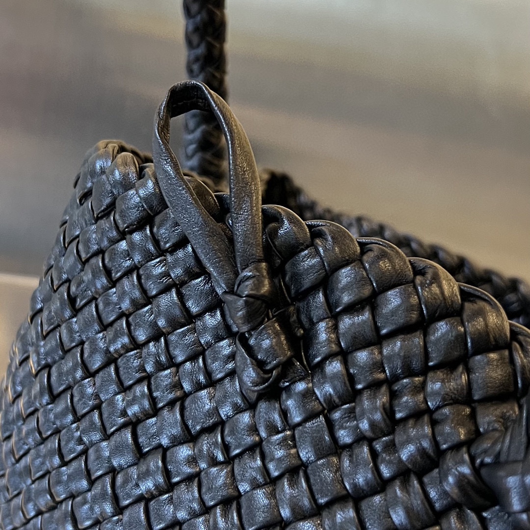 bo*te*ga Ve*ne*ta bv tosca shoulder bag