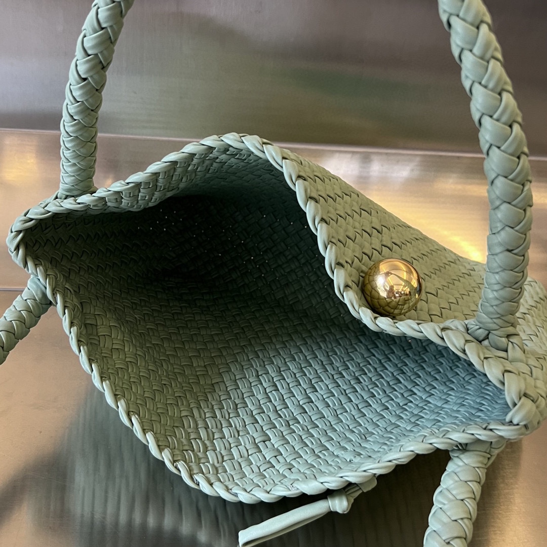 bo*te*ga Ve*ne*ta bv tosca shoulder bag