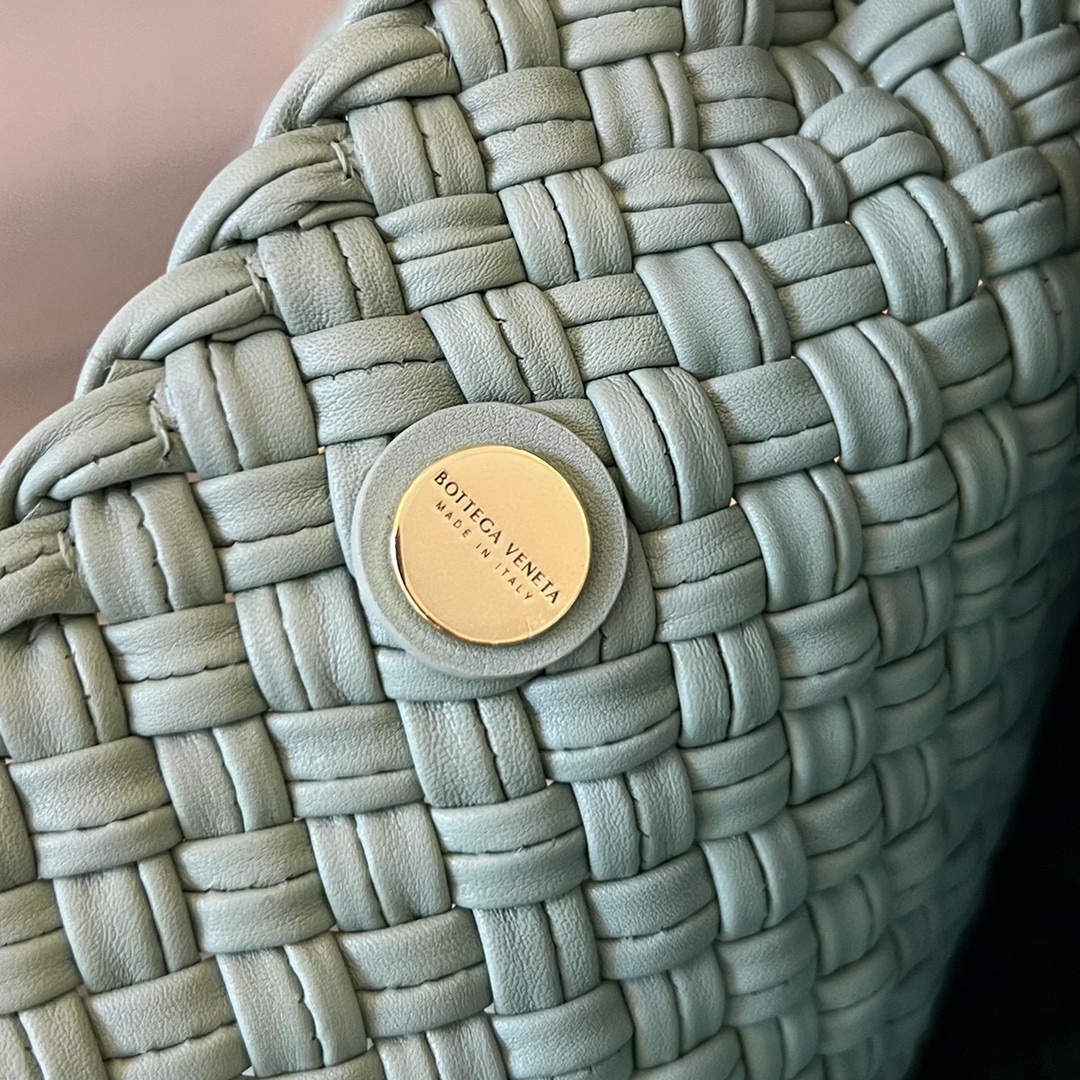 bo*te*ga Ve*ne*ta bv tosca shoulder bag