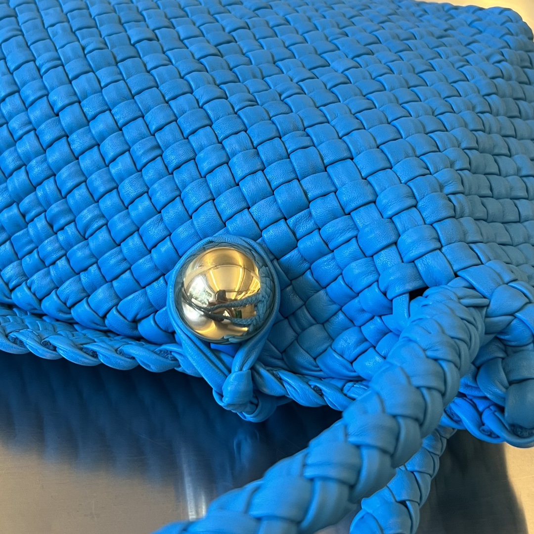 bo*te*ga Ve*ne*ta bv tosca shoulder bag