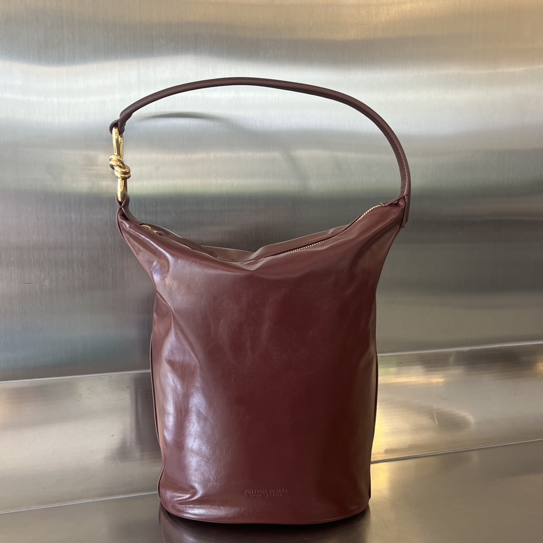 bo*te*ga Ve*ne*ta hobo knot bag
