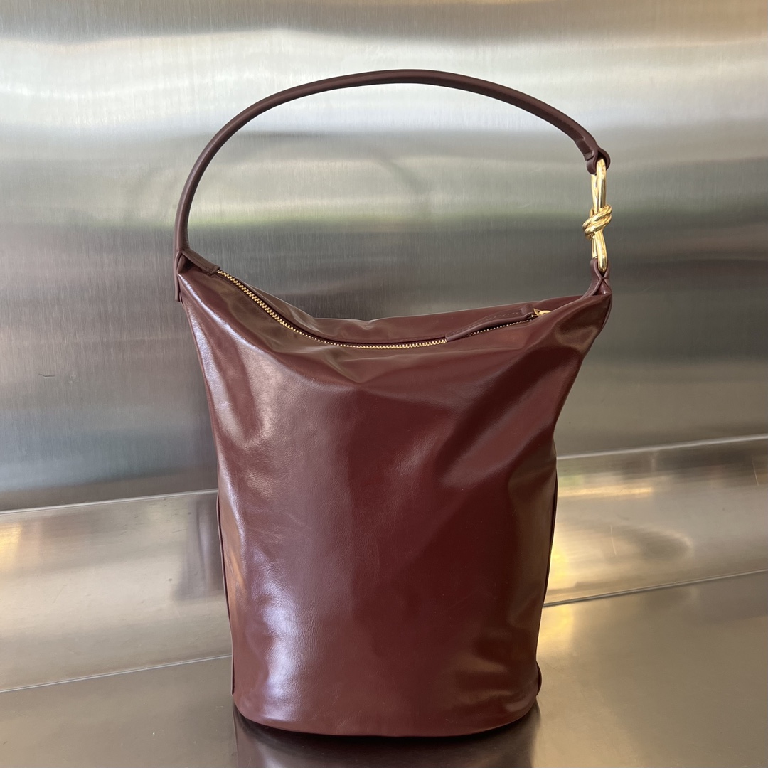 bo*te*ga Ve*ne*ta hobo knot bag