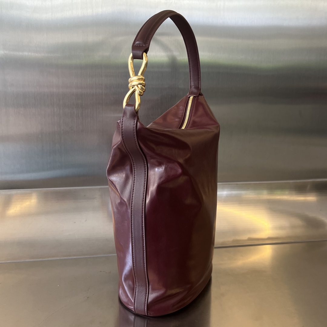 bo*te*ga Ve*ne*ta hobo knot bag