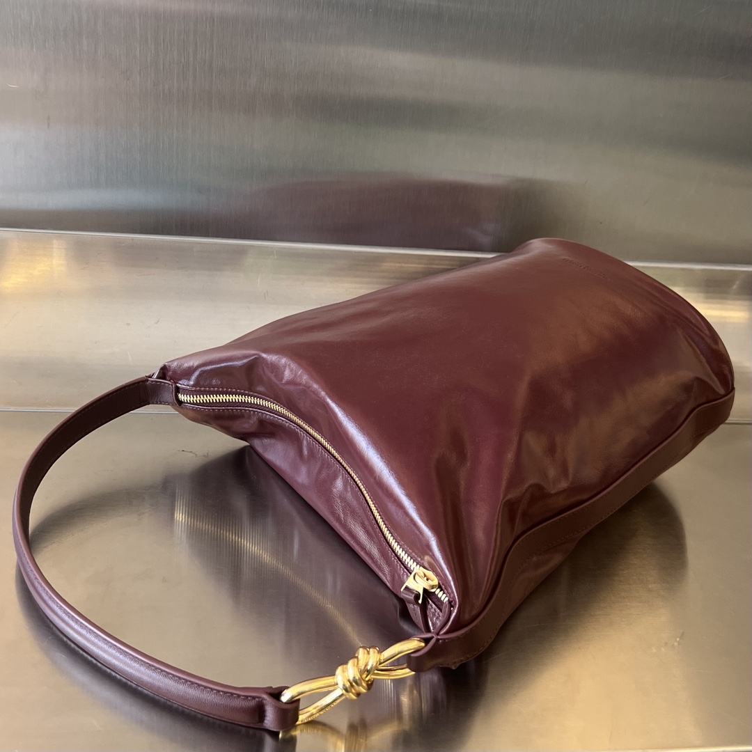 bo*te*ga Ve*ne*ta hobo knot bag