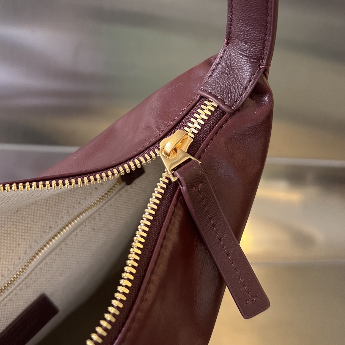 bo*te*ga Ve*ne*ta hobo knot bag