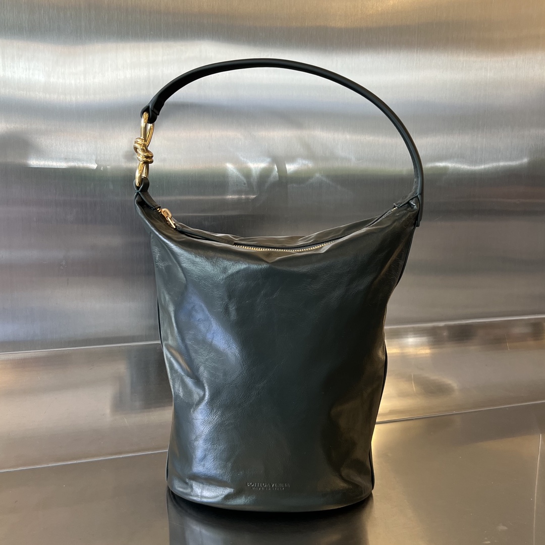 bo*te*ga Ve*ne*ta hobo knot bag