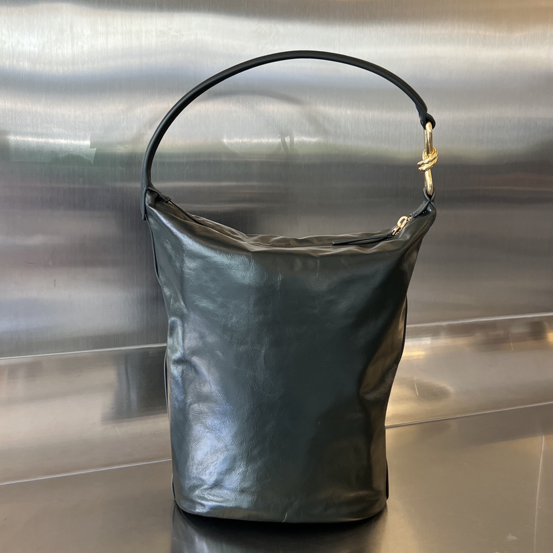 bo*te*ga Ve*ne*ta hobo knot bag