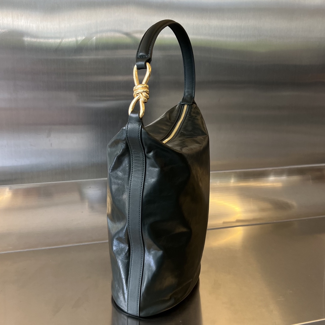 bo*te*ga Ve*ne*ta hobo knot bag