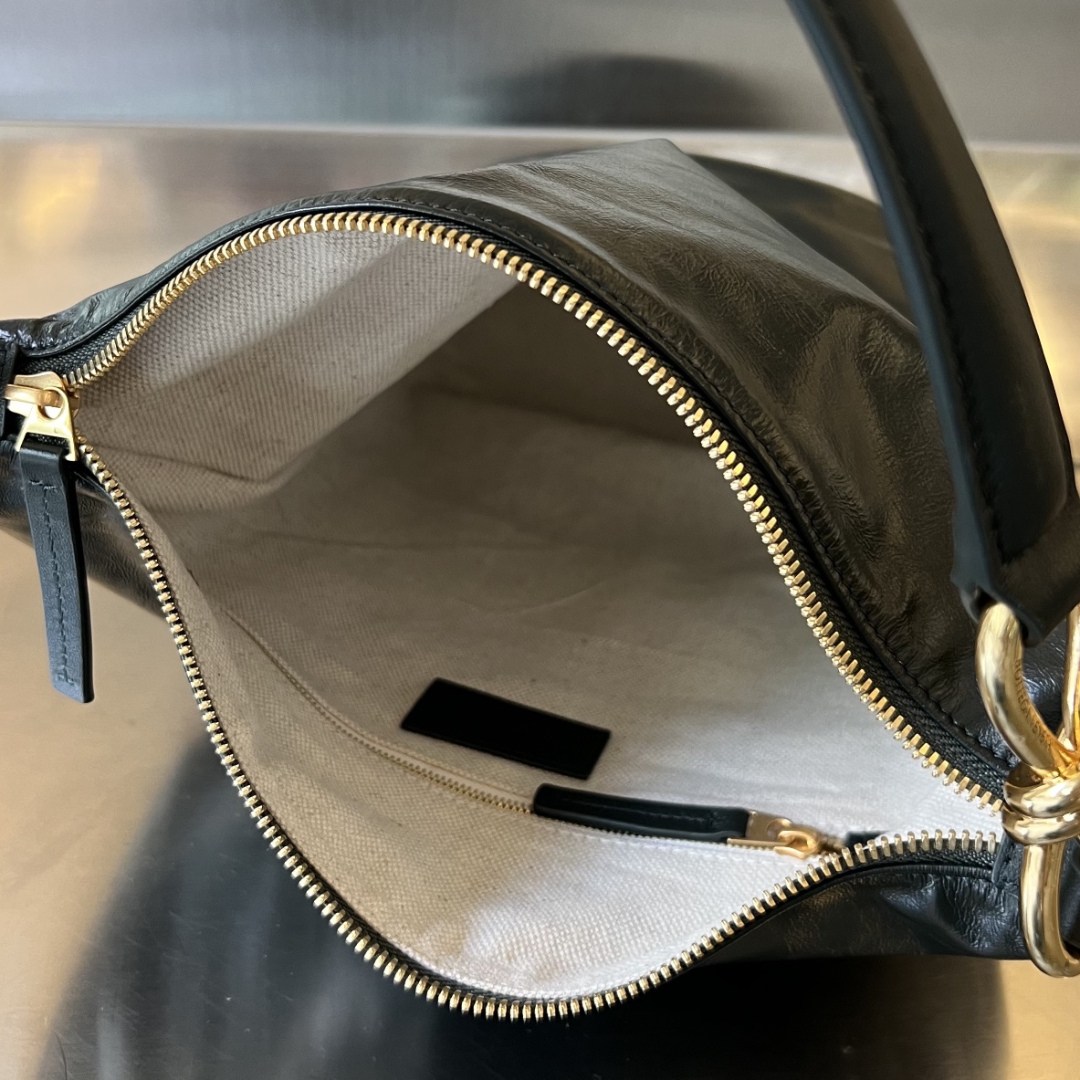bo*te*ga Ve*ne*ta hobo knot bag