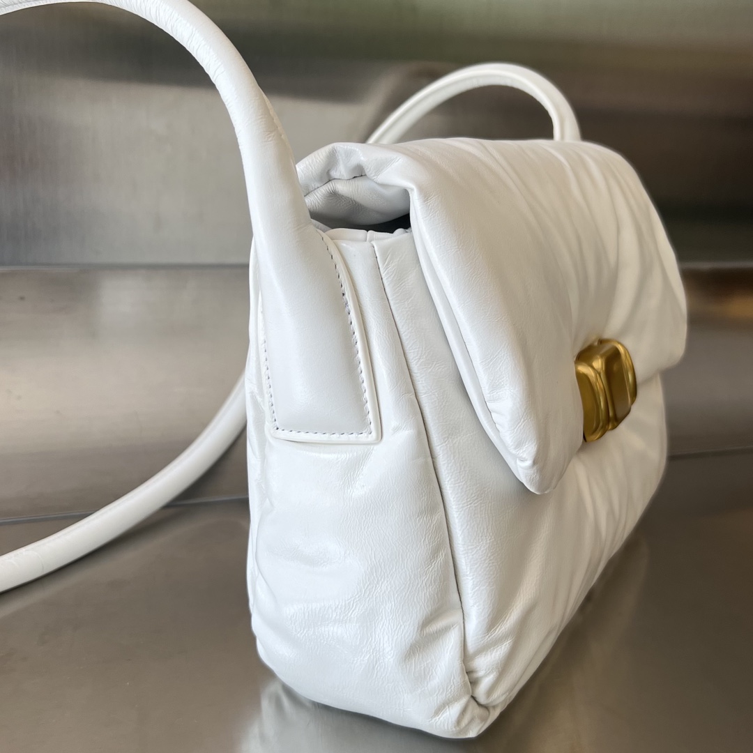 bo*te*ga Ve*ne*ta pad cross-body bag