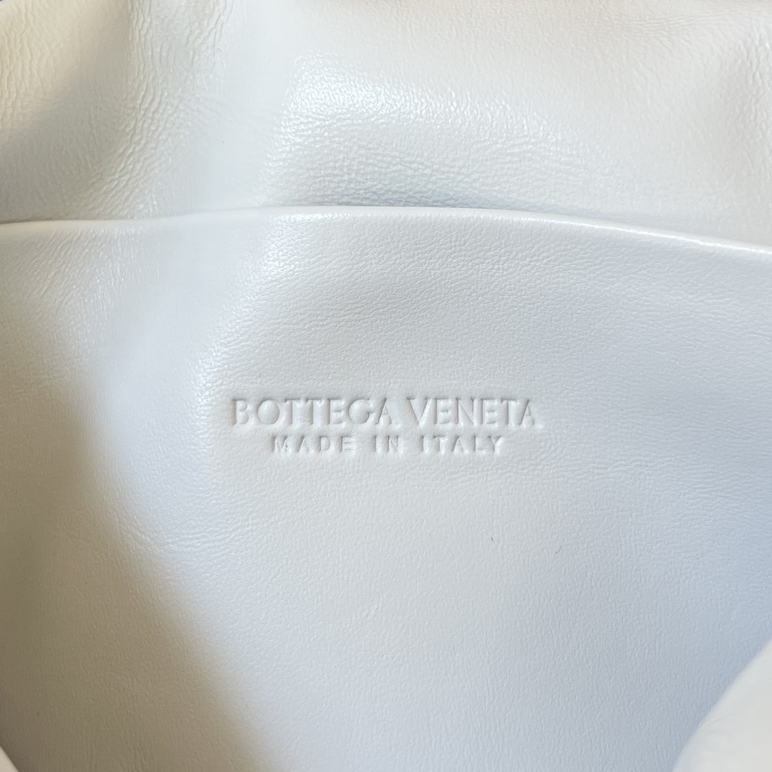 bo*te*ga Ve*ne*ta pad cross-body bag
