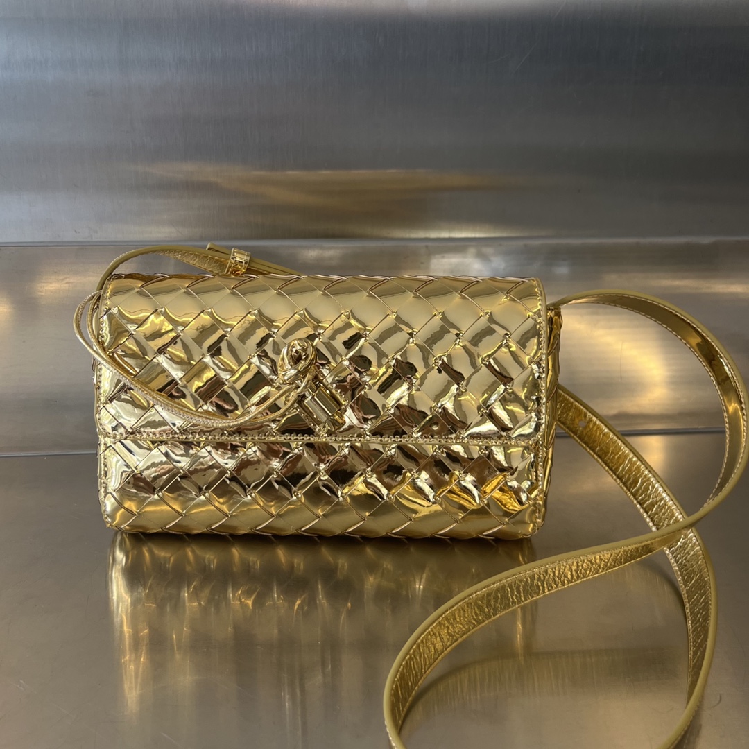 bo*te*ga Ve*ne*ta mini andiamo cross-body bag