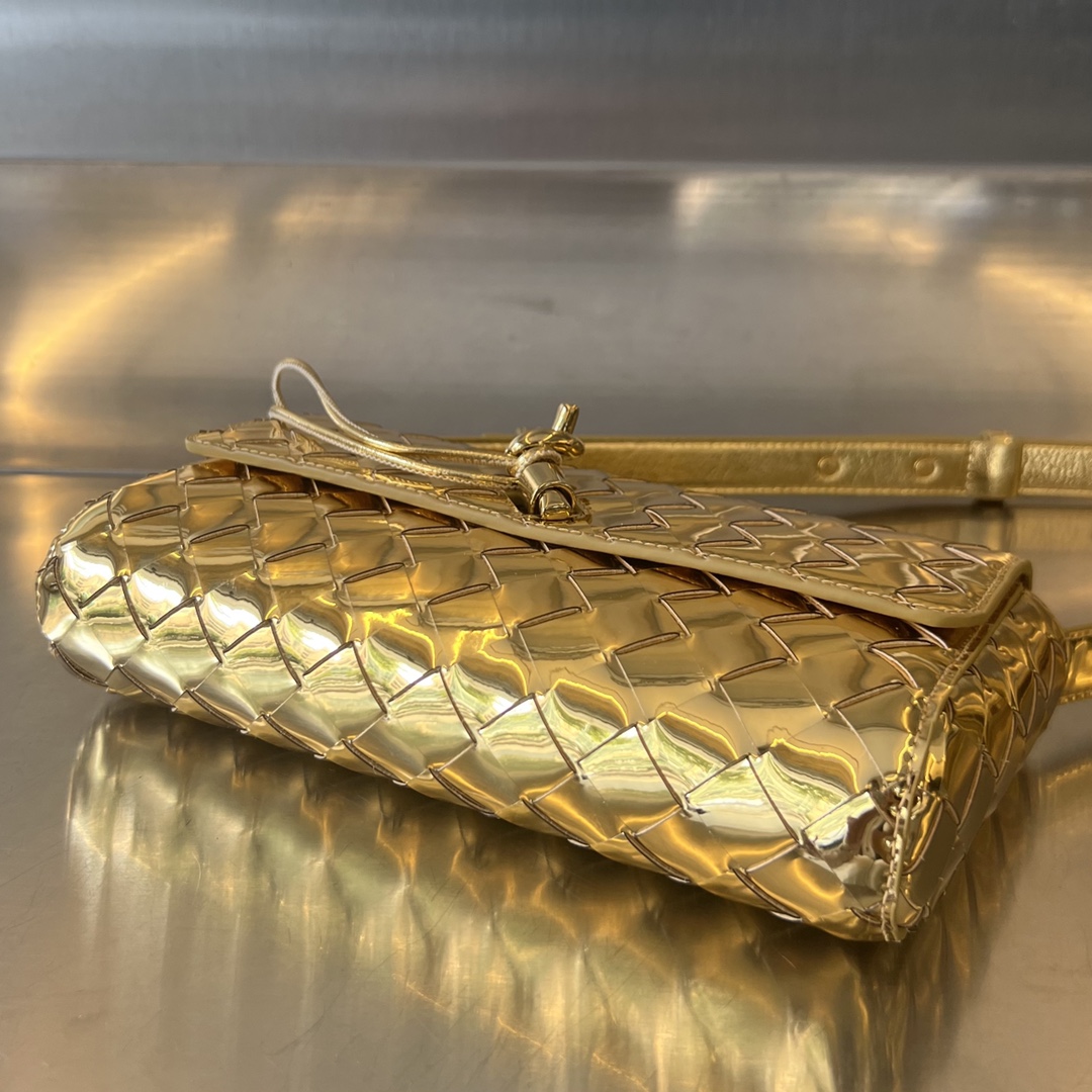 bo*te*ga Ve*ne*ta mini andiamo cross-body bag