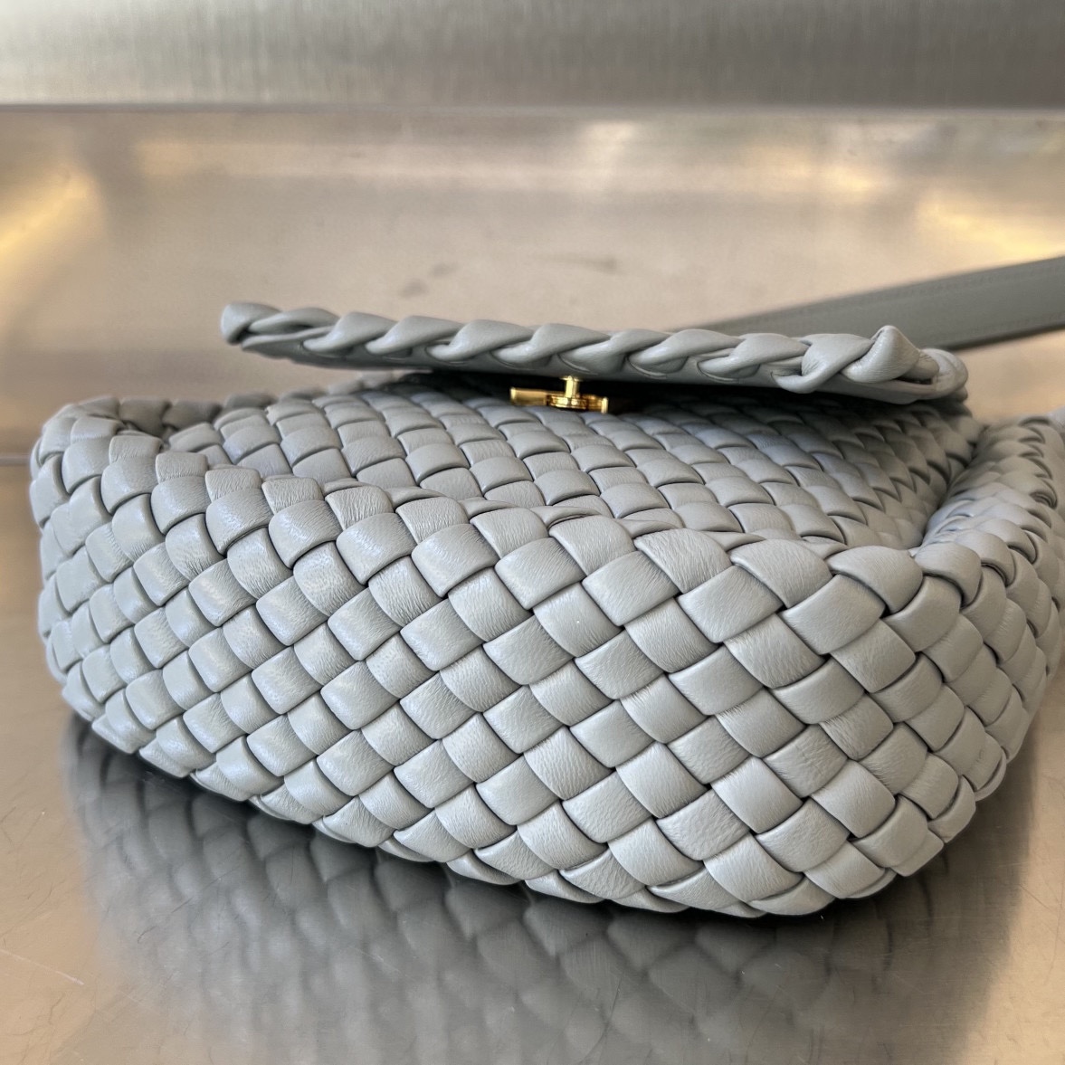 bo*te*ga Ve*ne*ta mini cobble shoulder bag