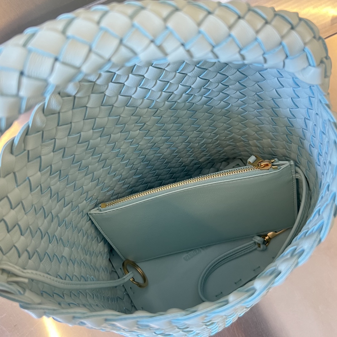 bo*te*ga Ve*ne*ta bv small cabat bucket