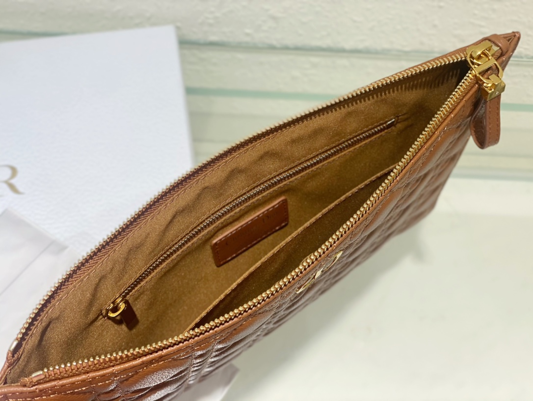 large D*or caro daily pouch
