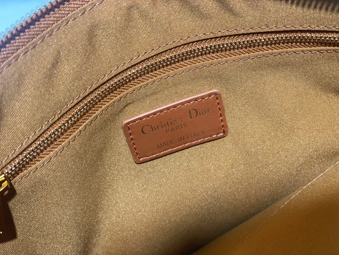 large D*or caro daily pouch
