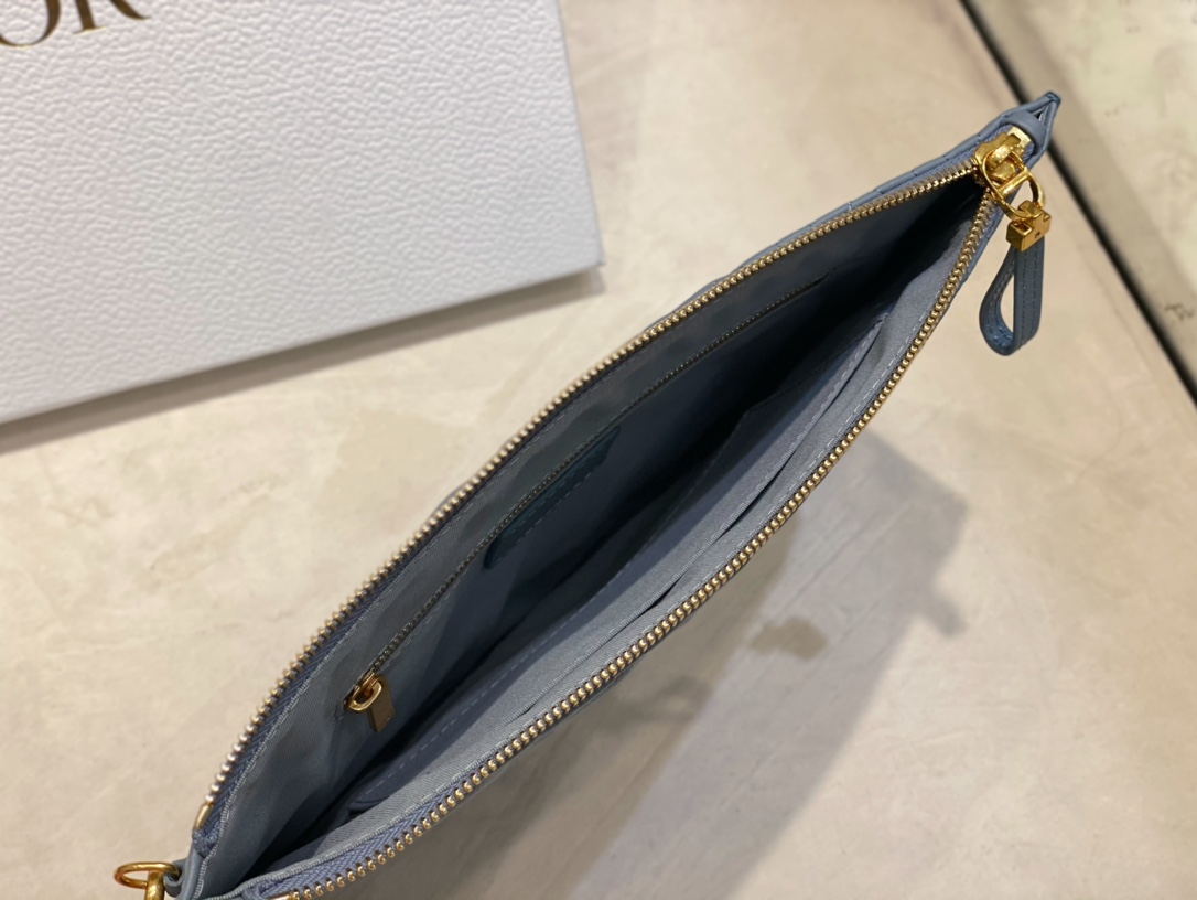 large D*or caro daily pouch
