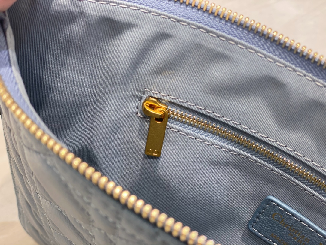 large D*or caro daily pouch