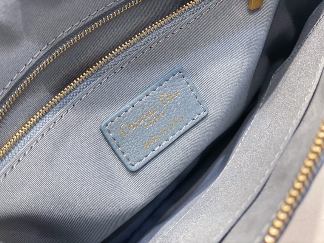 large D*or caro daily pouch
