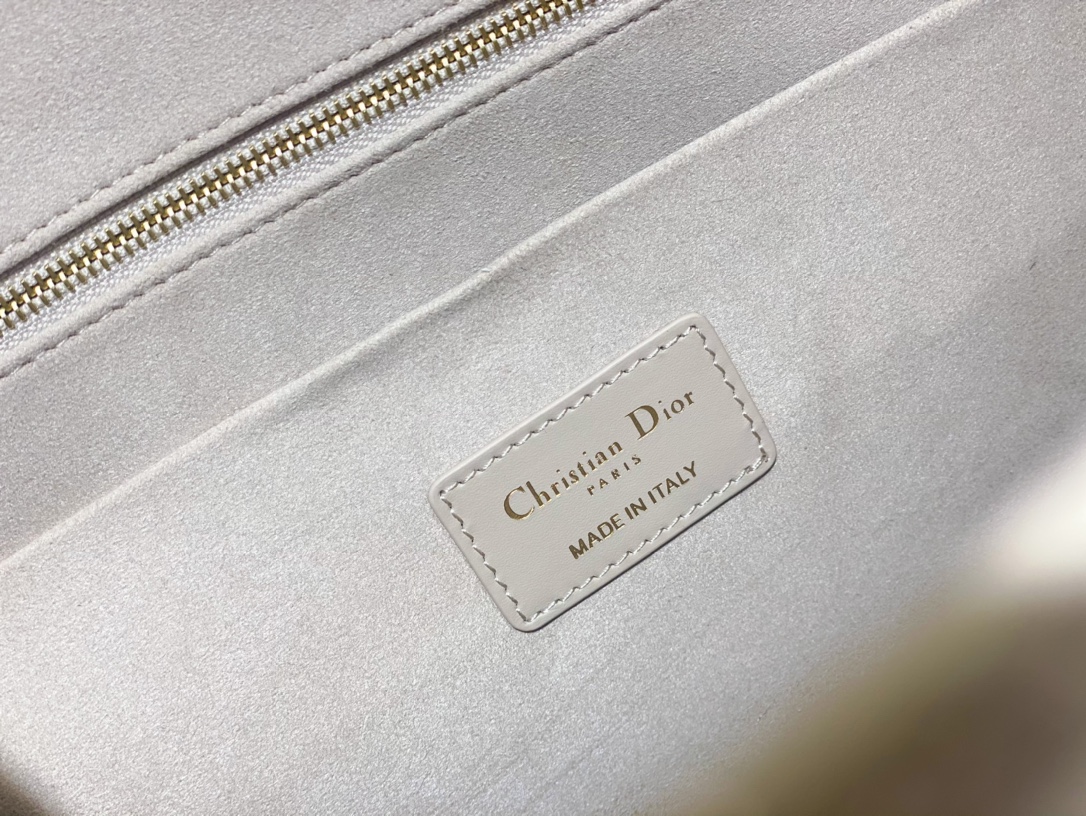 medium D*or book tote