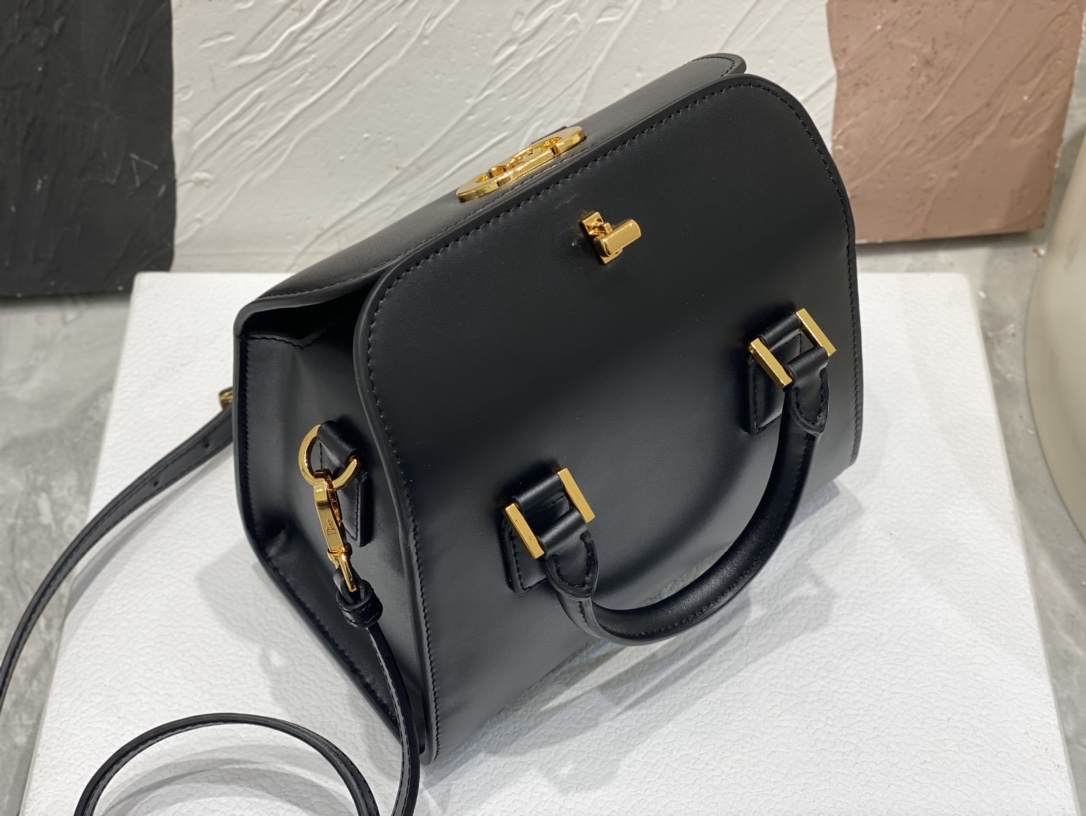 D*or samll boston bag