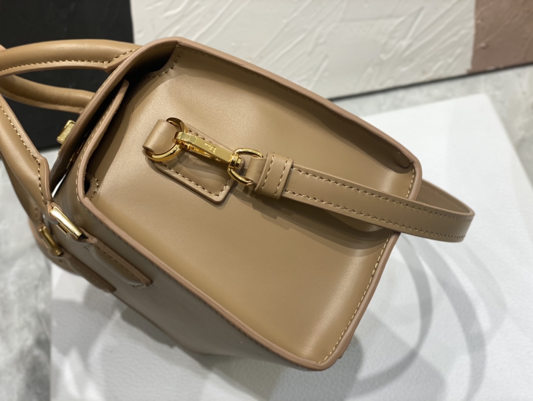 D*or samll boston bag