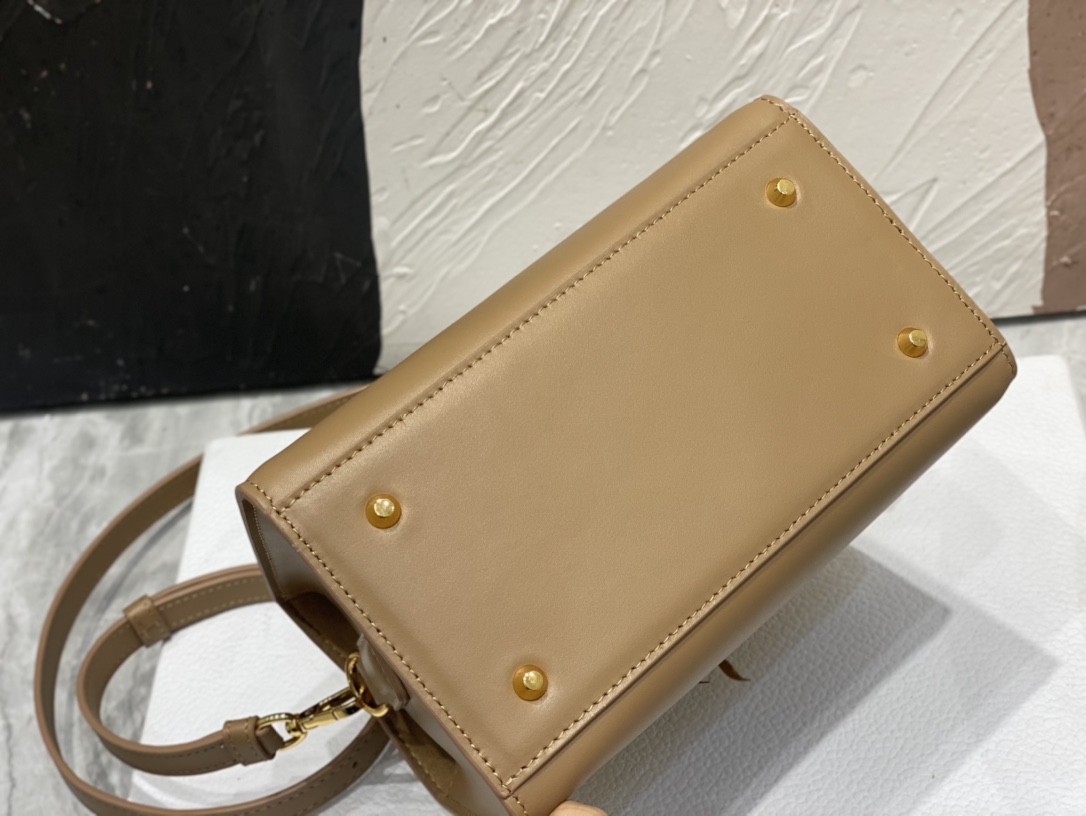 D*or samll boston bag